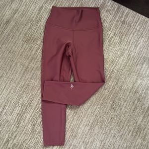Alo Yoga Women’s High Waisted Airlift Capri Leggings Red